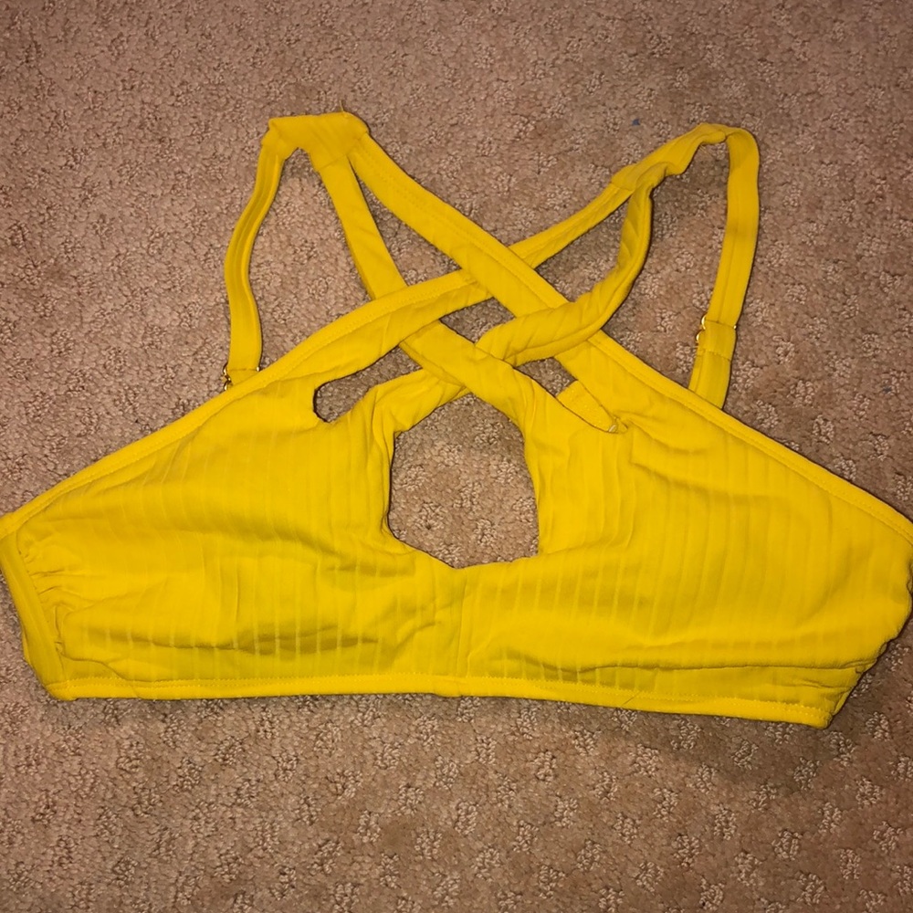 Cute yellow swimsuit top!